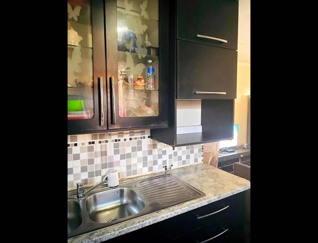 2 BEDROOM HOUSE FOR SALE IN LAKESIDE
